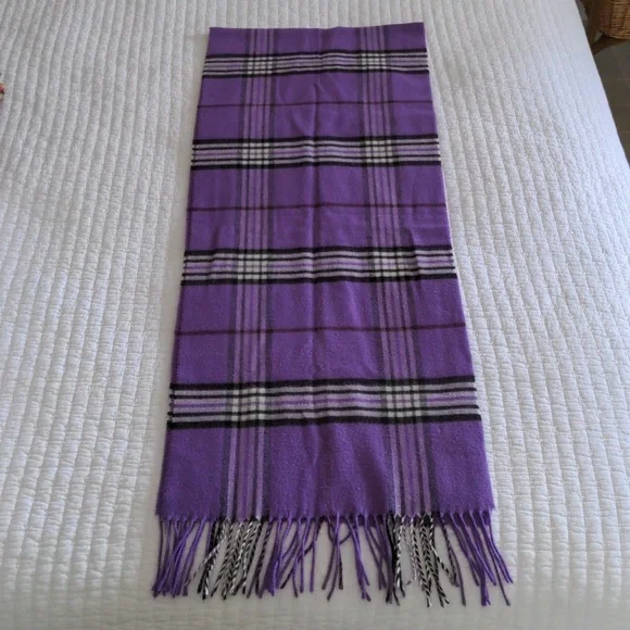 Super Soft Plaid Scarf (Like new condition!) - Picture 2 of 6